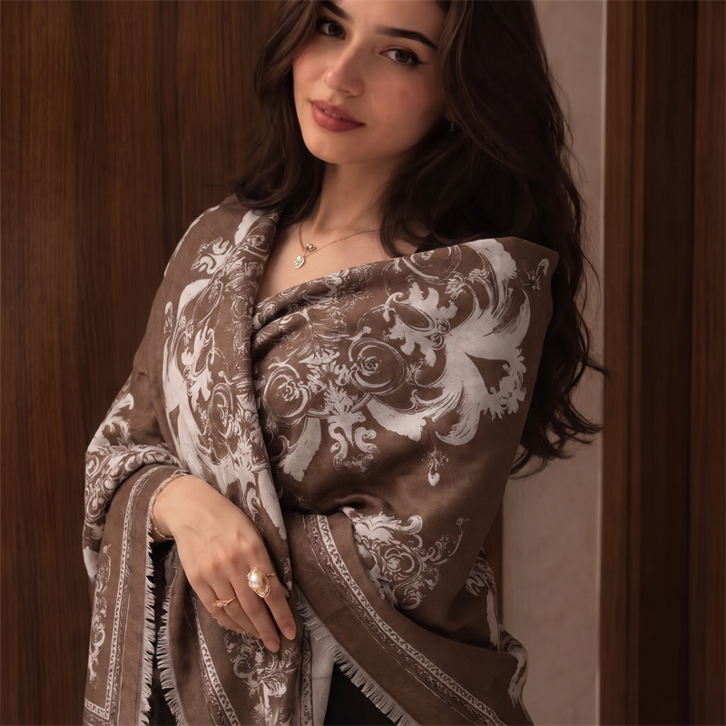 حجاب فاخر بنقشة باروكية للنساء - مراجعة Shawl Wrap Winter وسعره